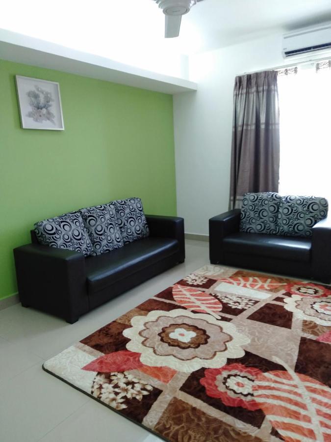 Risqi Apartment 2 Bedroom Wakaf Che Yeh コタバル エクステリア 写真