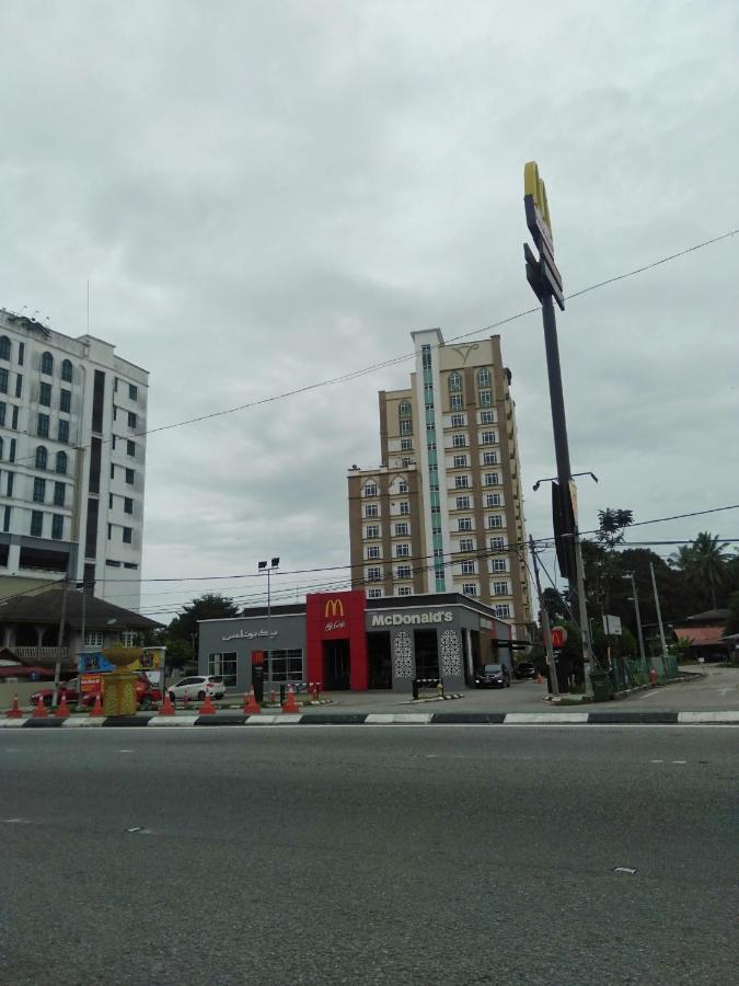 Risqi Apartment 2 Bedroom Wakaf Che Yeh コタバル エクステリア 写真