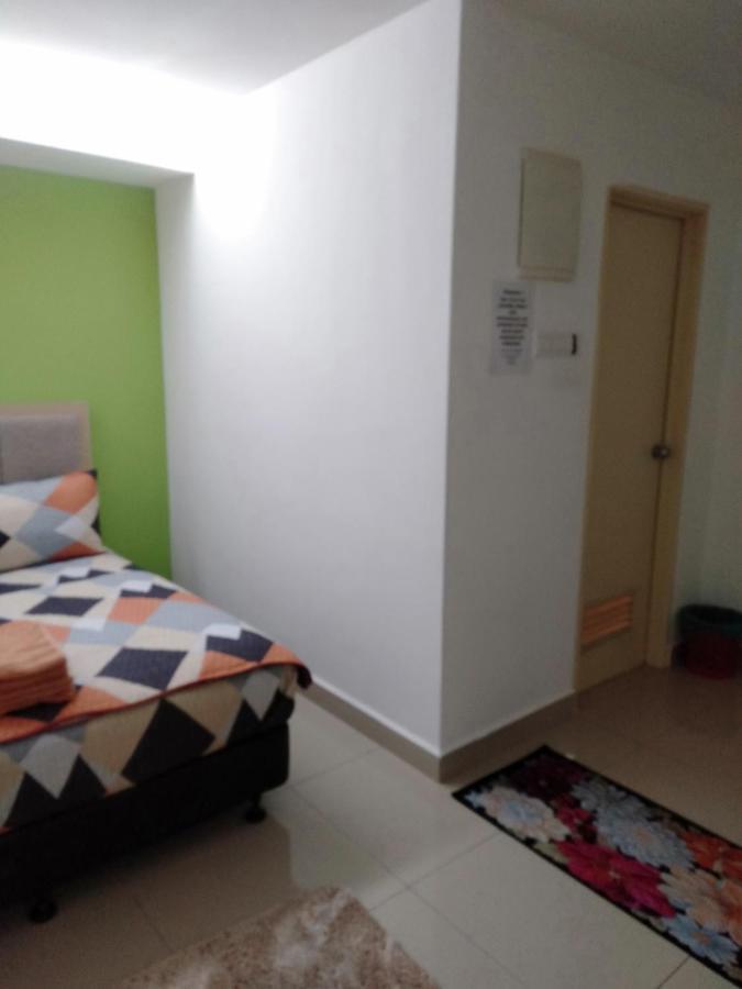 Risqi Apartment 2 Bedroom Wakaf Che Yeh コタバル エクステリア 写真