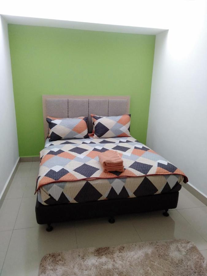 Risqi Apartment 2 Bedroom Wakaf Che Yeh コタバル エクステリア 写真