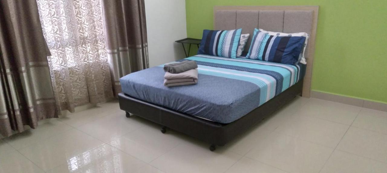 Risqi Apartment 2 Bedroom Wakaf Che Yeh コタバル エクステリア 写真