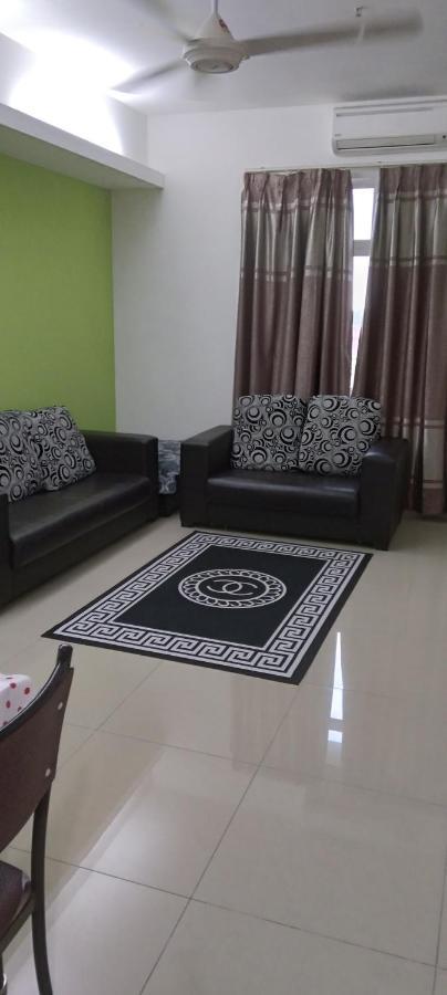 Risqi Apartment 2 Bedroom Wakaf Che Yeh コタバル エクステリア 写真