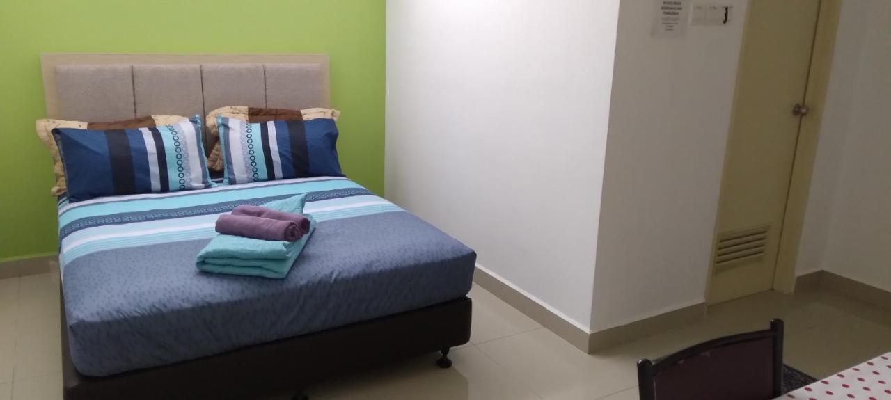 Risqi Apartment 2 Bedroom Wakaf Che Yeh コタバル エクステリア 写真
