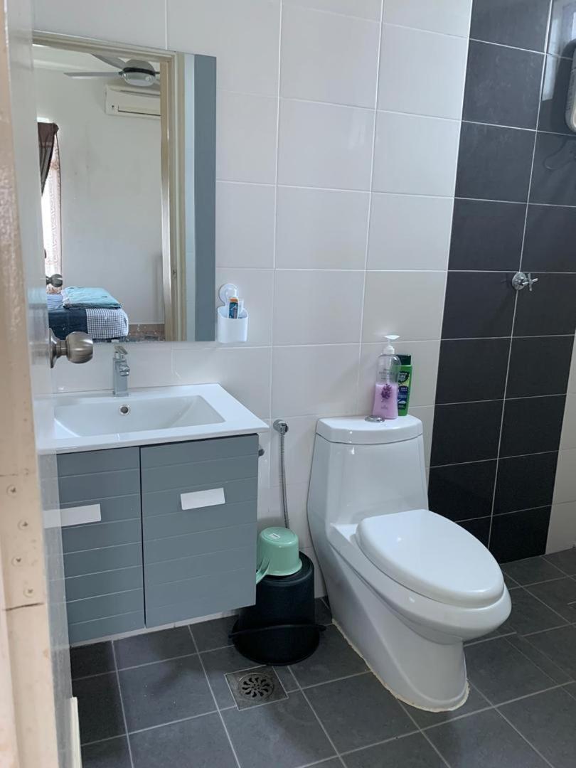 Risqi Apartment 2 Bedroom Wakaf Che Yeh コタバル 部屋 写真